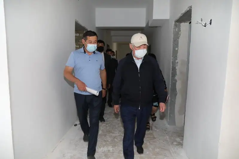 Бердибек Сапарбаев побывал на строительстве новых школ в Таразе