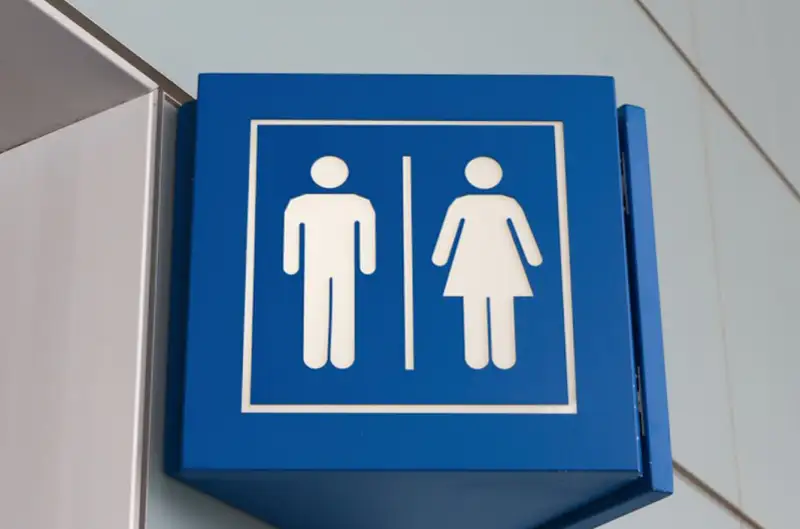 В школах восьми регионов страны недостаточно теплых туалетов