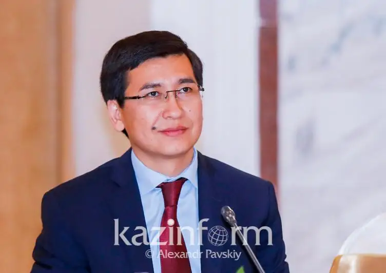 Асхат Аймагамбетов обратился к казахстанским выпускникам