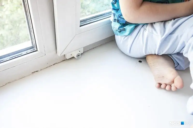 Четырёхлетний ребёнок выпал из окна в Темиртау