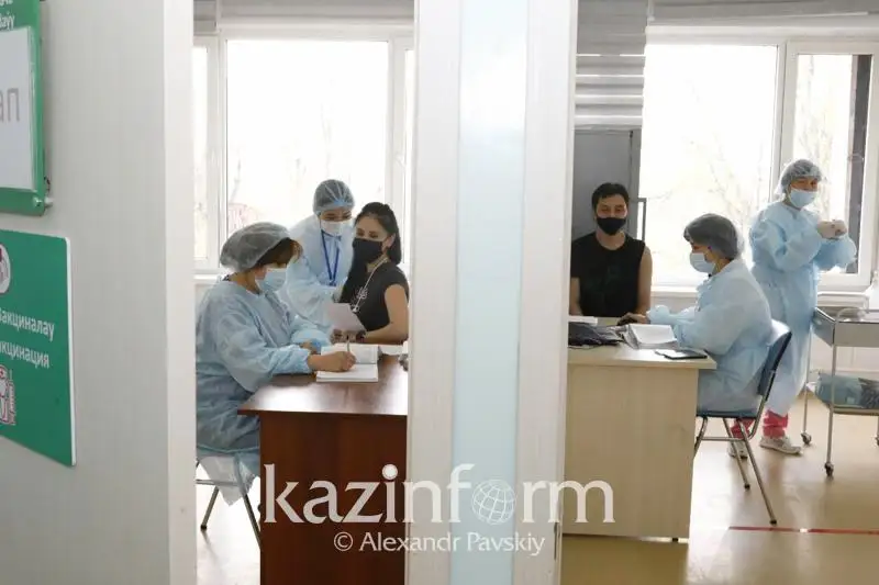 Больше 10 тысяч человек вакцинировали за сутки в Алматы
