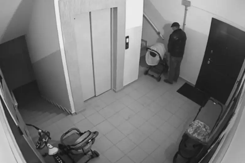 Мужчина, справивший нужду на детскую коляску, задержан в Алматы