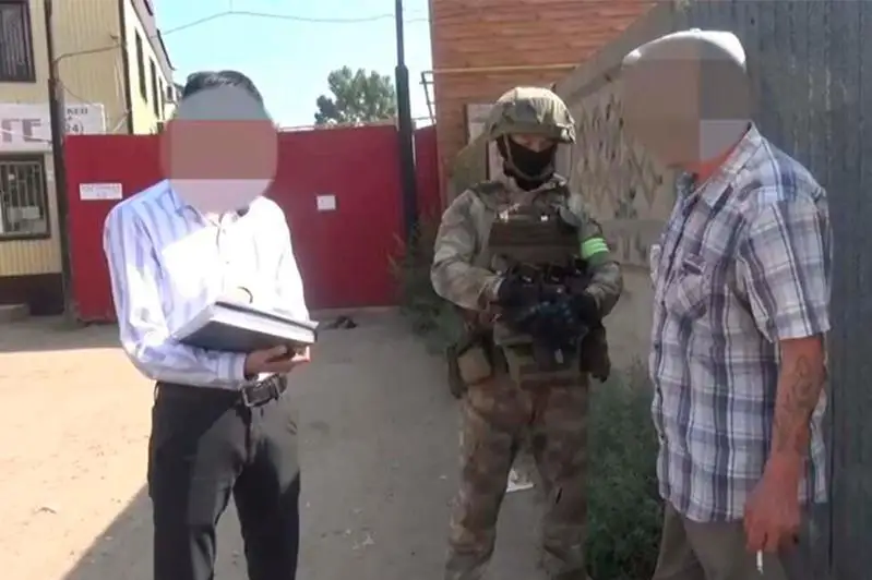 Торговал наркотиками возле сауны мужчина в Уральске