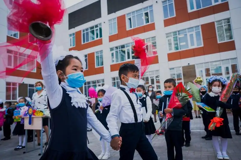 Восемь новых школ открыли в День знаний в столице