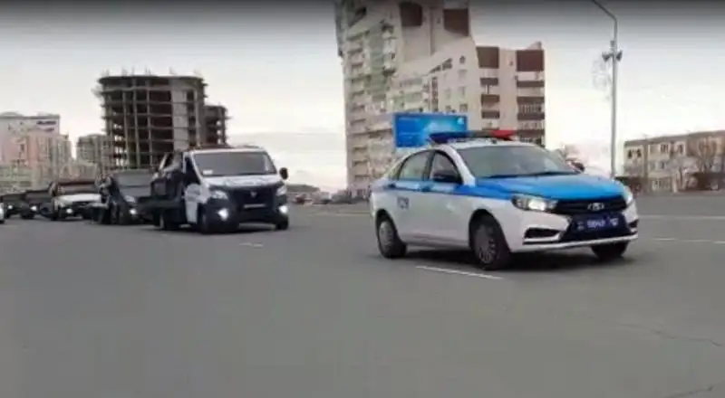 Полицейские проехали кортежем по Актау в память жертв ДТП