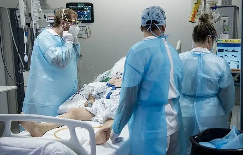 Заболеваемость COVID-19 в мире в июле возросла на треть, но резко снизилась смертность