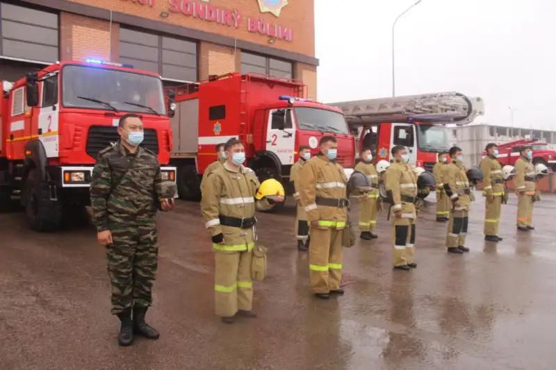 Акмолинские пожарные почтили память погибших в Жамбылской области коллег
