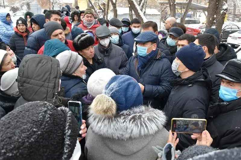 Аким Алматы встретился с жителями Алмалинского района