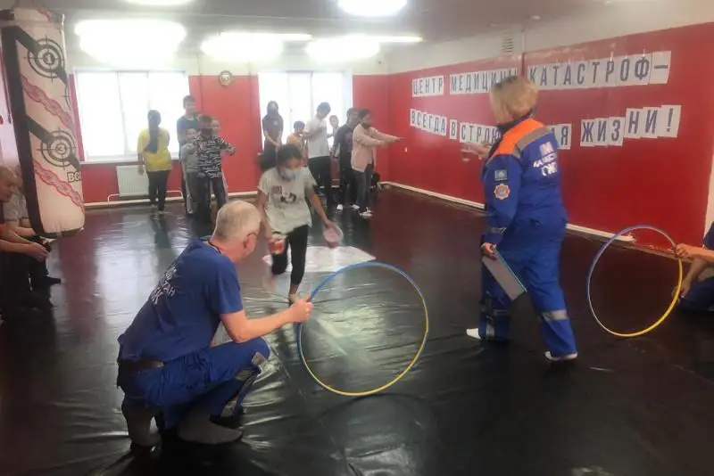 Павлодарские школьники учились быть спасателями