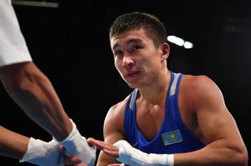Чемпион мира из Казахстана дебютирует в профи боем против узбекского боксера