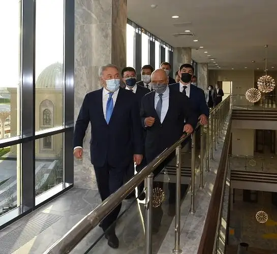 Елбасы посетил областную научно-универсальную библиотеку «Farab Library»