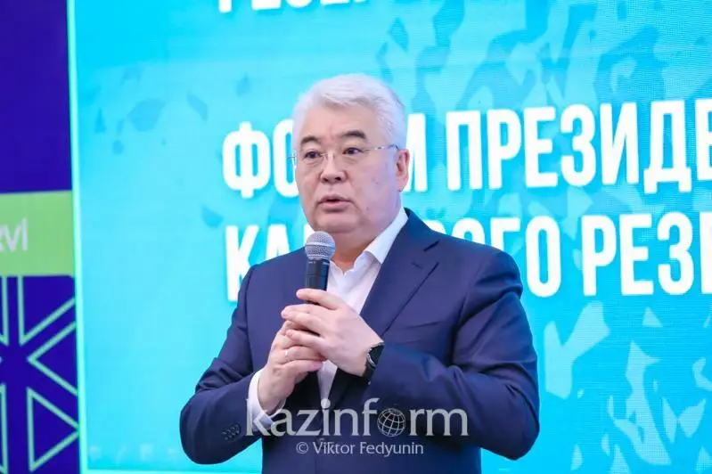 Бейбут Атамкулов дал советы членам Президентского молодежного кадрового резерва