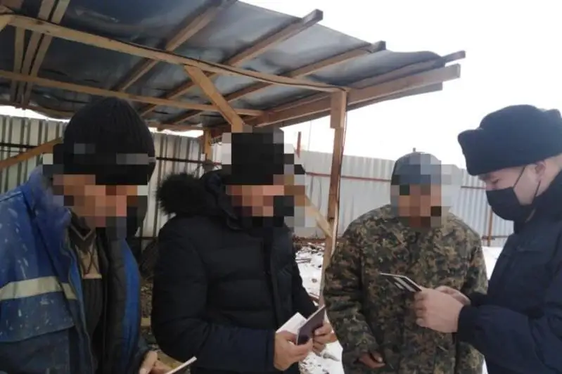 10 гастарбайтеров из Узбекистана незаконно трудились на стройке в Семее