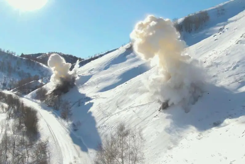 Профилактический спуск лавин провели в Восточно-Казахстанской области