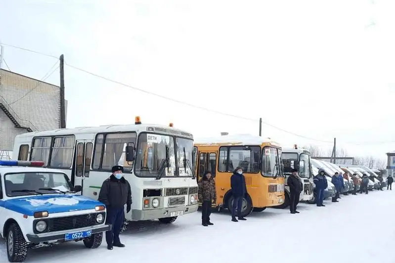 Школьные автобусы проверяют полицейские в СКО