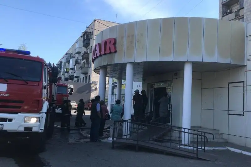 47 человек эвакуировали при пожаре в магазине в Павлодаре