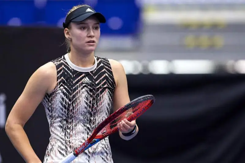 Травма помешала Елене Рыбакиной выйти в финал теннисного турнира в Чикаго
