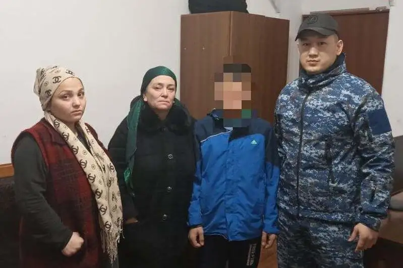 Пропавшего 12-летнего мальчика вернули матери в Шымкенте