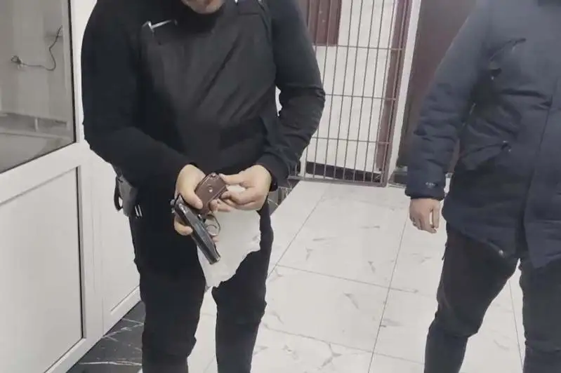 Найденный пистолет сдал в полицию житель Алматинской области