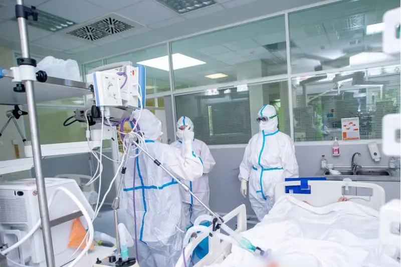 1944 казахстанца с КВИ находятся в тяжелом состоянии