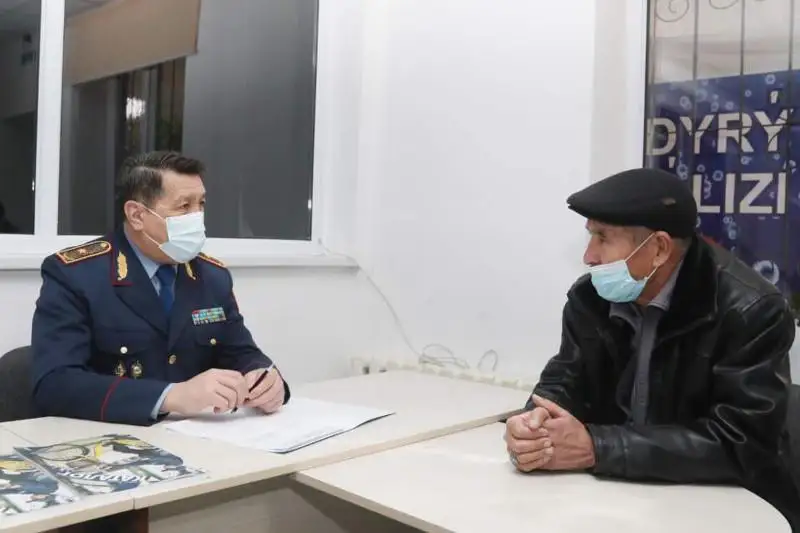 70 граждан с начала года принял начальник департамента полиции Жамбылской области