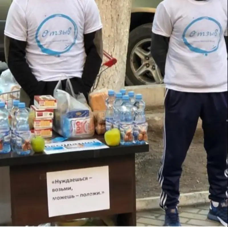 Muqtaj bolsań – al, jaǵdaıyń bolsa – sal: Qaraǵandylyqtar qaıyrymdylyq aktsııasyn ótkizdi