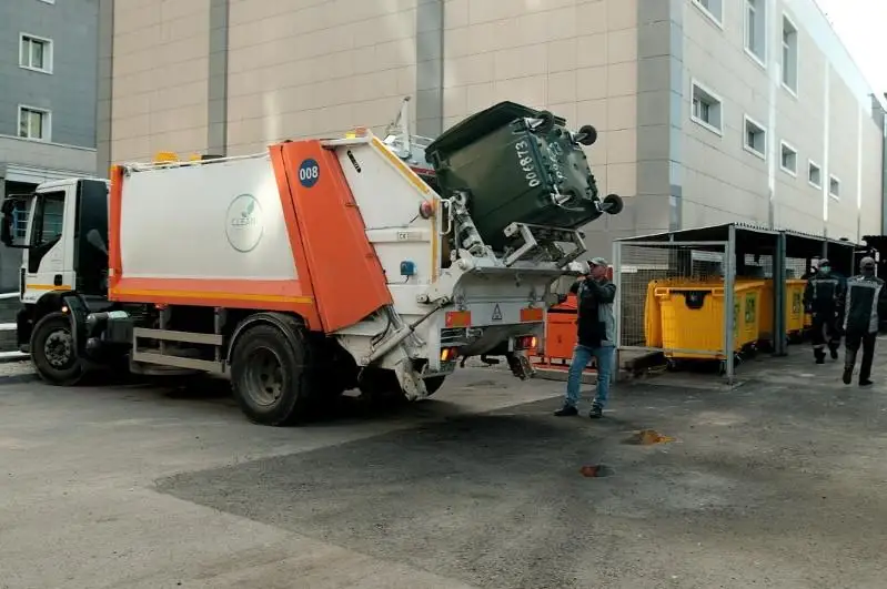 Более 1000 тонн бытовых отходов вывозят ежедневно с территории столицы
