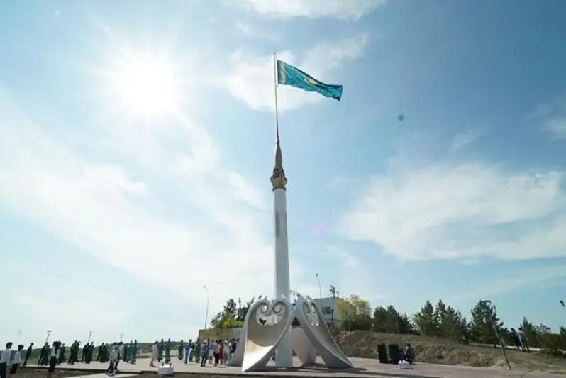 Кәрі орыстар саунада көңіл көтеруде Кәрі орыстар саунада көңіл көтеруде