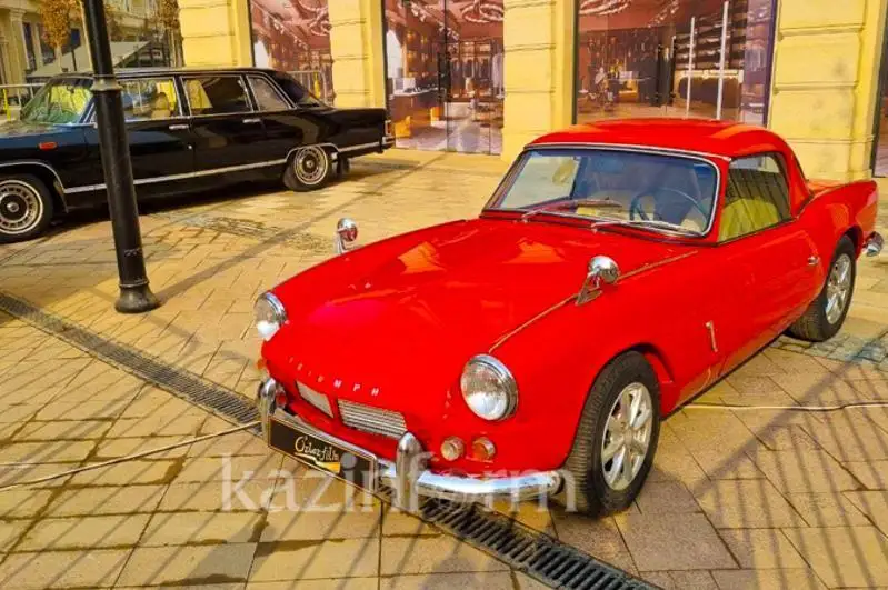 Tashkentte ótip jatqan retromobılder kórmesinen fotoreportaj