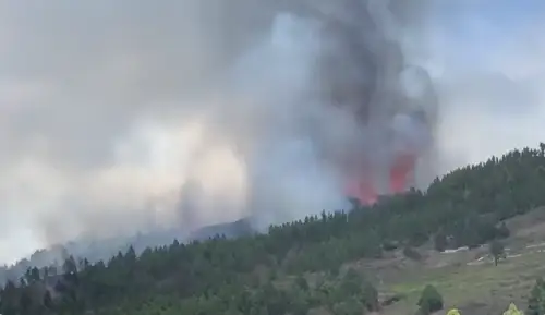 На Канарских островах началось извержение вулкана