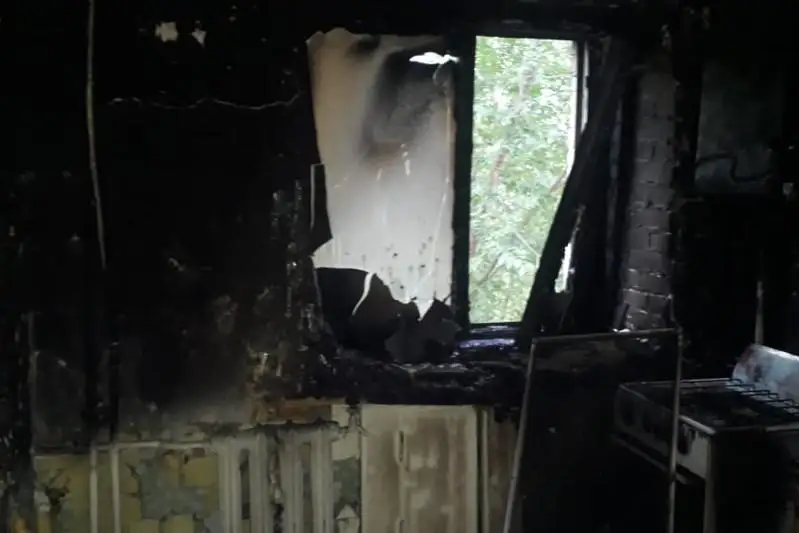 Хозяйку горевшей квартиры спасли пожарные в ЗКО