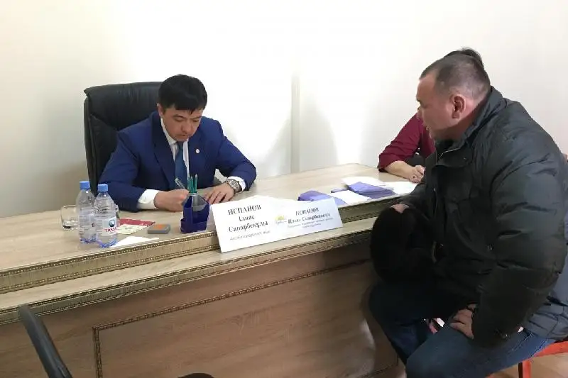 Ақтөбеліктер қала әкімімен жылап көрісті