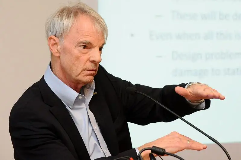 Американский ученый призвал проводить более агрессивную политику по вакцинации