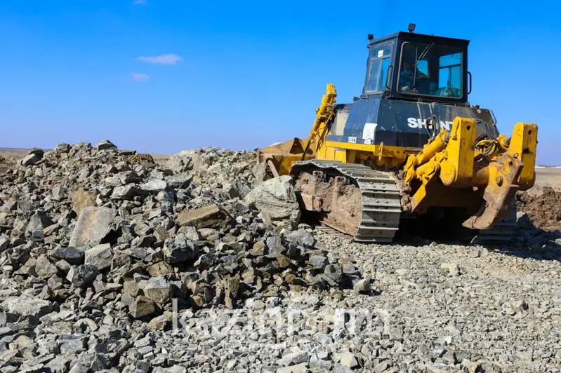 Сколько автодорог охвачено дорожно-строительными работами в Казахстане