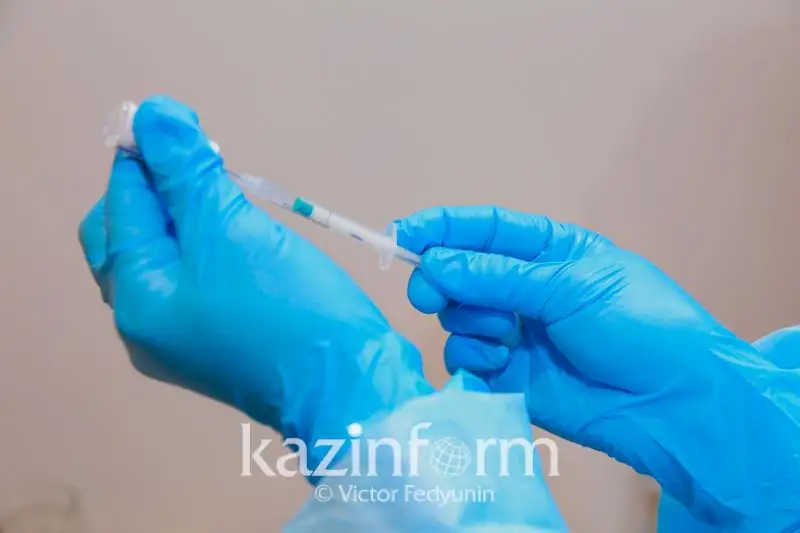 Aqtóbede qyzmet kórsetý oryndarynyń qyzmetkerleri 10 tamyzǵa deıin vaktsına alýǵa mindetti