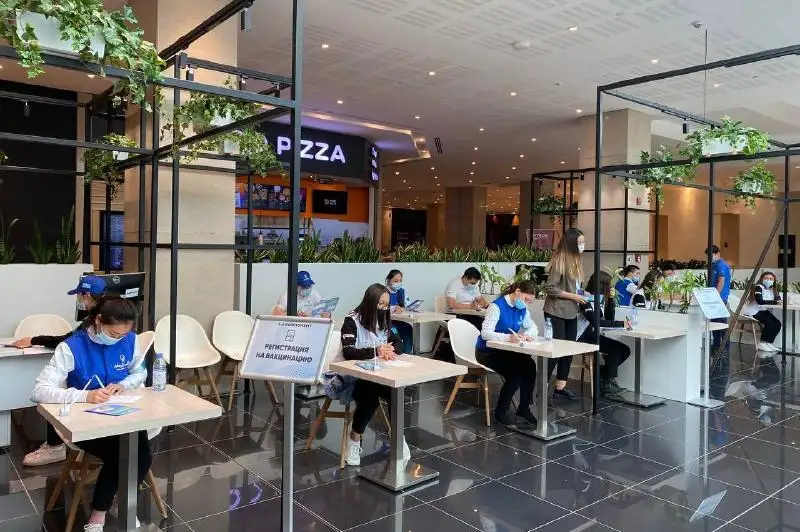 Столичные волонтеры получили вакцину от КВИ