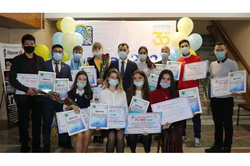 Молодым жителям Шахтинска вручили премию акима города «Жастар»