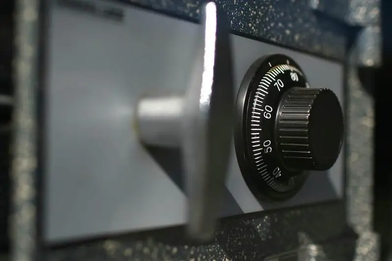 В столице незадачливый вор похитил пустой сейф