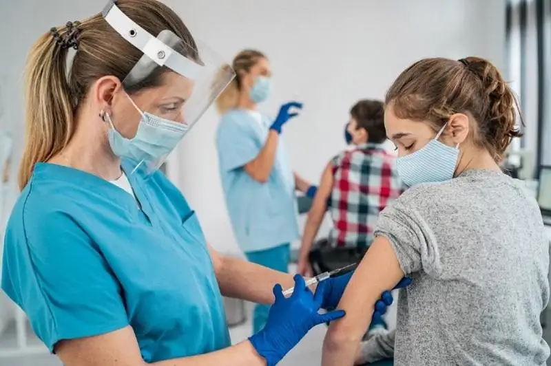 Brıtanııada jasóspirimderge koronavırýsqa qarsy vaktsına salý usynyldy