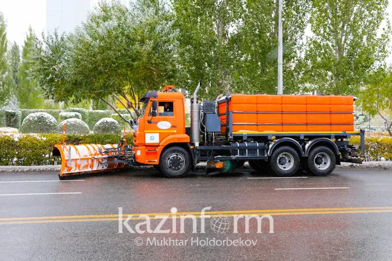 Более 500 единиц спецтехники будут убирать улицы Караганды от снега