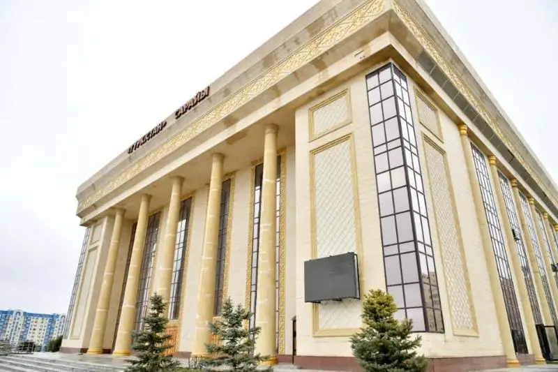 Shymkentte jappaı tártipsizdikter kezinde búlingen ǵımarattar qalpyna keltirilip jatyr