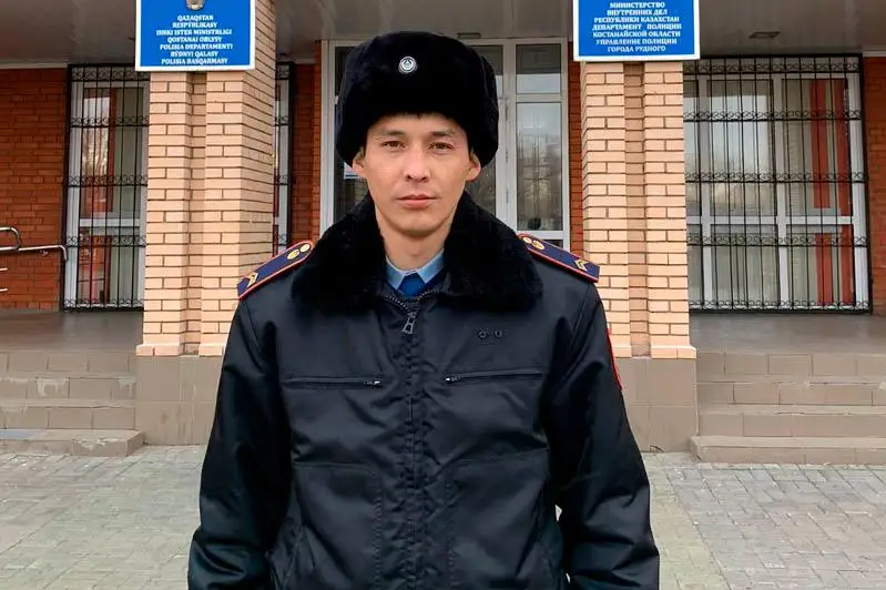 В Рудном полицейский спас жизнь мужчине