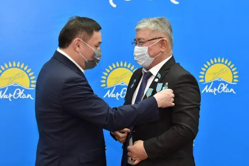 В преддверии Дня Независимости юбилейные медали получили акмолинцы