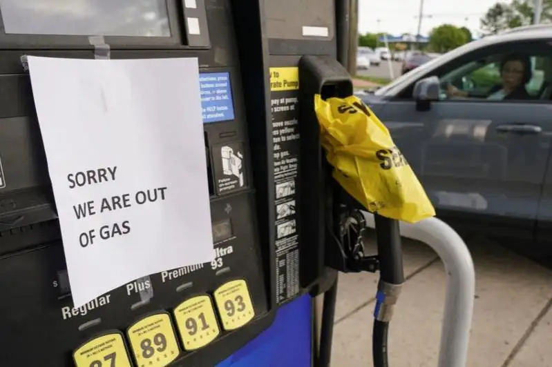 В Вашингтоне продолжаются перебои с бензином после кибератаки на топливопровод