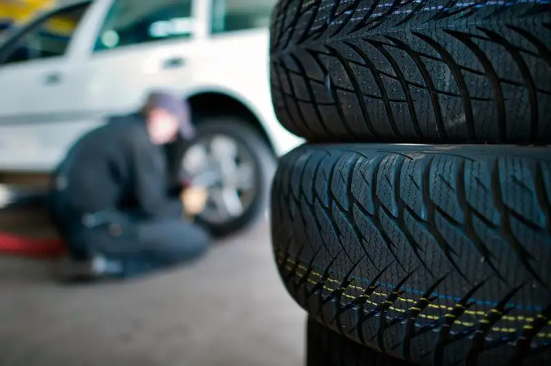 Вовремя «переобуть» автомобили призывают водителей в СКО