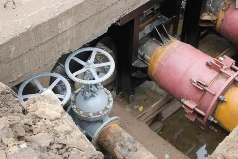 Порыв на теплотрассе устраняют в Костанае