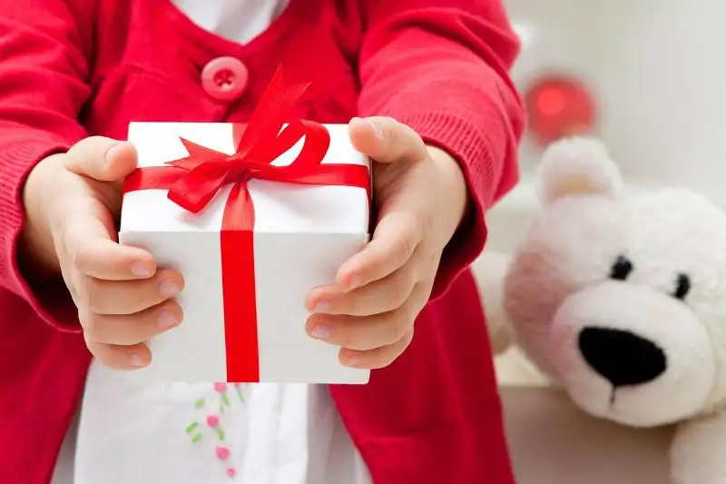 Более 200 алматинских детей из многодетных семей получили сладкие подарки