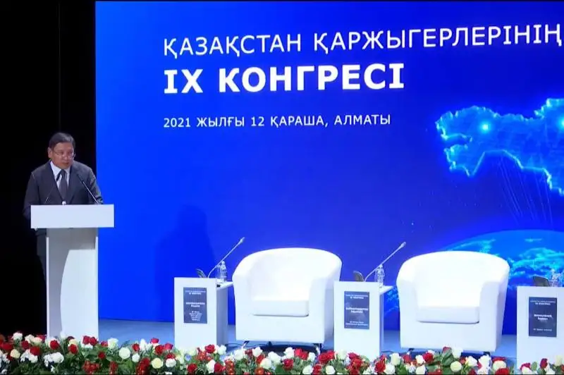 Erbolat Dosaev qarjy sektoryndaǵy úsh jahandyq syn-qaterdi atady