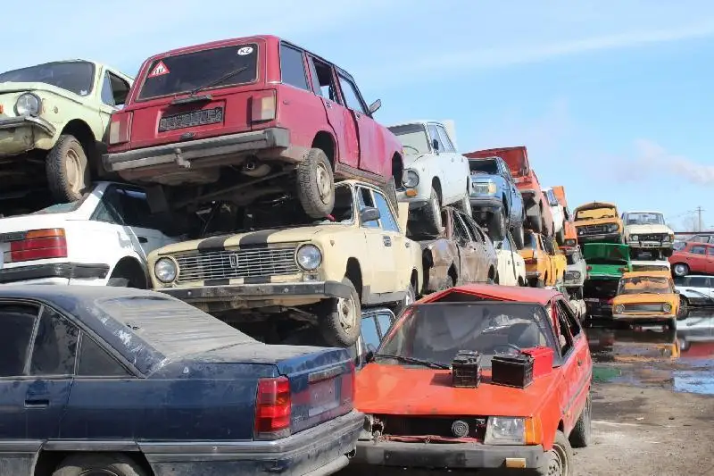 Прием старых автомобилей на утилизацию возобновляют в Казахстане