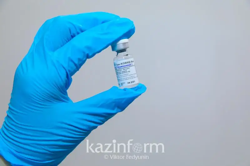 Сколько казахстанцев получили II компонент вакцины от COVID-19
